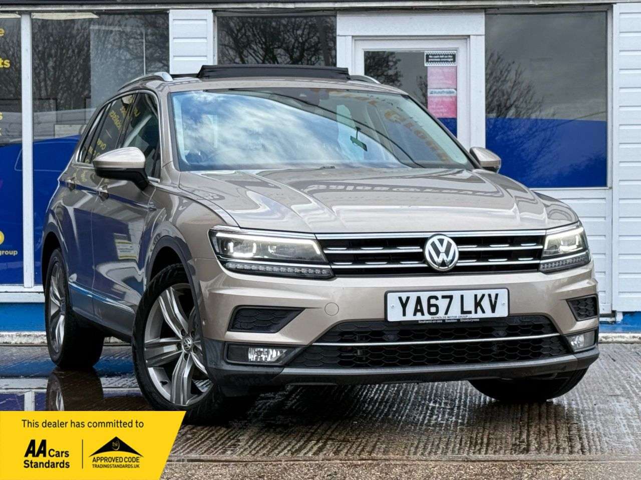 A 2017 VOLKSWAGEN TIGUAN 2.0 TDI SEL SUV 5dr Diesel DSG Euro 6 (s/s) (150 ps) 2 OWNERS / PARKING SEN A 2017 VOLKSWAGEN TIGUAN 2.0 TDI SEL SUV 5dr Diesel DSG Euro 6 (s/s) (150 ps) 2 OWNERS / PARKING SEN