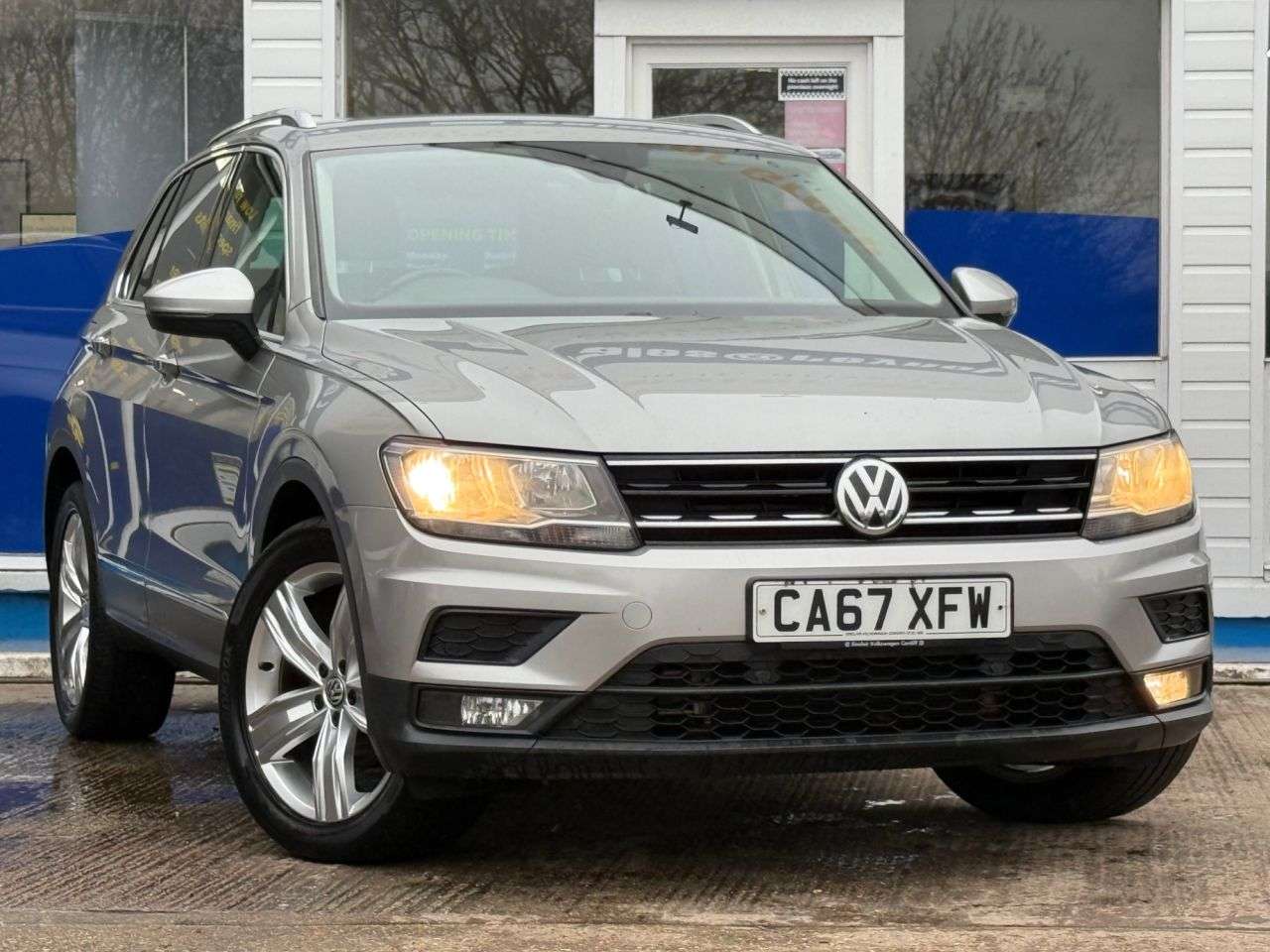 A 2018 VOLKSWAGEN TIGUAN 2.0 TDI SE Navigation SUV 5dr Diesel DSG Euro 6 (s/s) (150 ps) NAV / PARKIN A 2018 VOLKSWAGEN TIGUAN 2.0 TDI SE Navigation SUV 5dr Diesel DSG Euro 6 (s/s) (150 ps) NAV / PARKIN