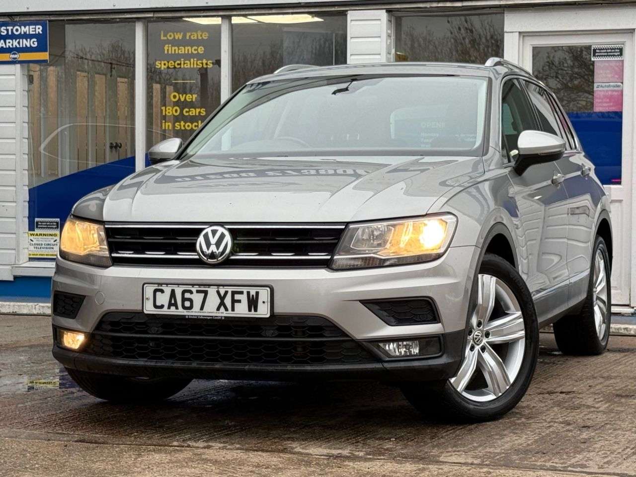 A 2018 VOLKSWAGEN TIGUAN 2.0 TDI SE Navigation SUV 5dr Diesel DSG Euro 6 (s/s) (150 ps) NAV / PARKIN A 2018 VOLKSWAGEN TIGUAN 2.0 TDI SE Navigation SUV 5dr Diesel DSG Euro 6 (s/s) (150 ps) NAV / PARKIN