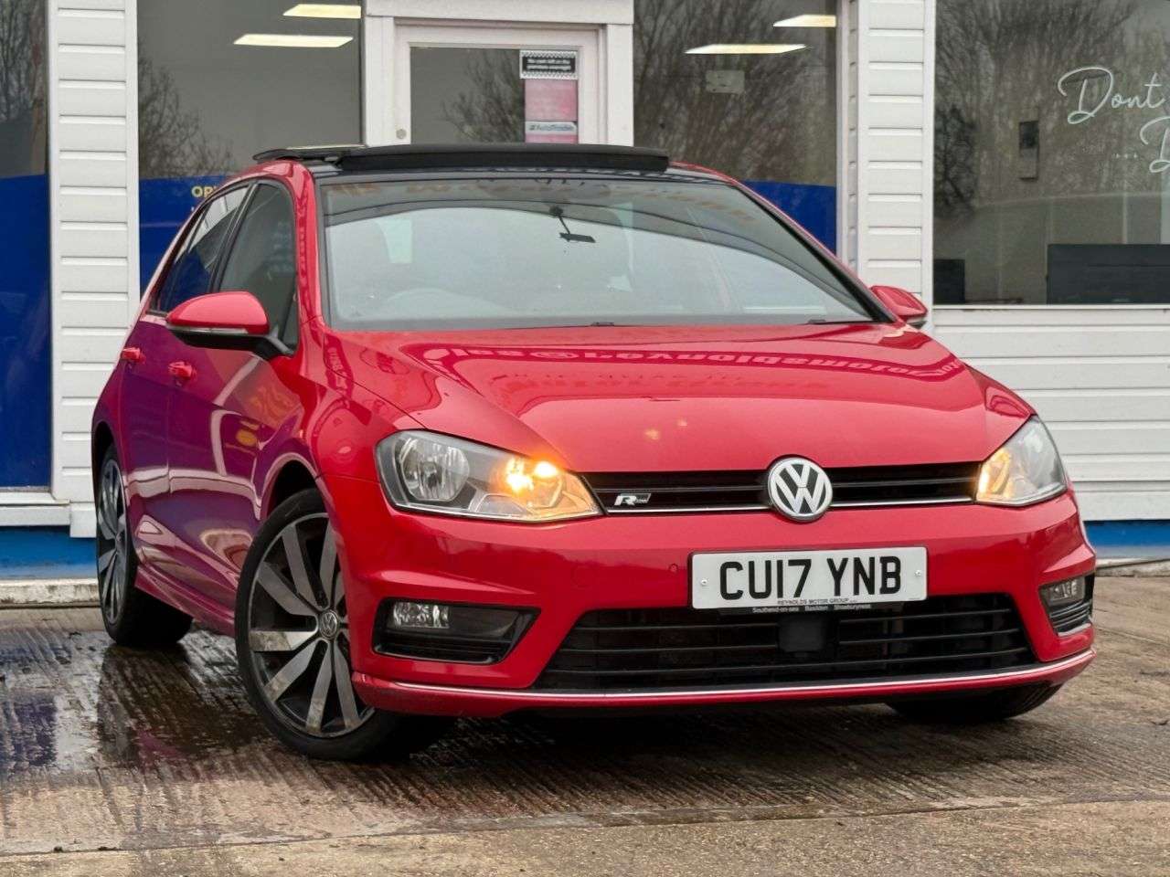 A 2017 VOLKSWAGEN GOLF 1.4 TSI BlueMotion Tech ACT R-Line Edition Hatchback 5dr Petrol Manual Euro A 2017 VOLKSWAGEN GOLF 1.4 TSI BlueMotion Tech ACT R-Line Edition Hatchback 5dr Petrol Manual Euro