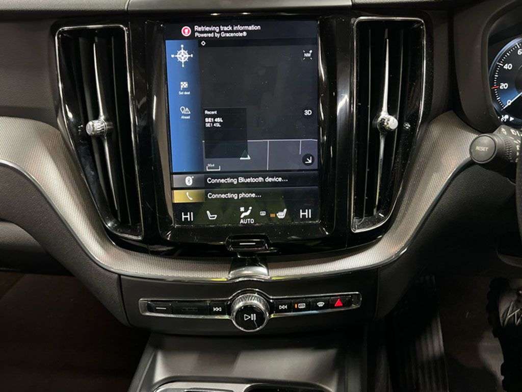 A 2019 VOLVO XC60 2.0h T8 Twin Engine 10.4kWh R-Design SUV 5dr Petrol Plug-in Hybrid Auto AWD A 2019 VOLVO XC60 2.0h T8 Twin Engine 10.4kWh R-Design SUV 5dr Petrol Plug-in Hybrid Auto AWD