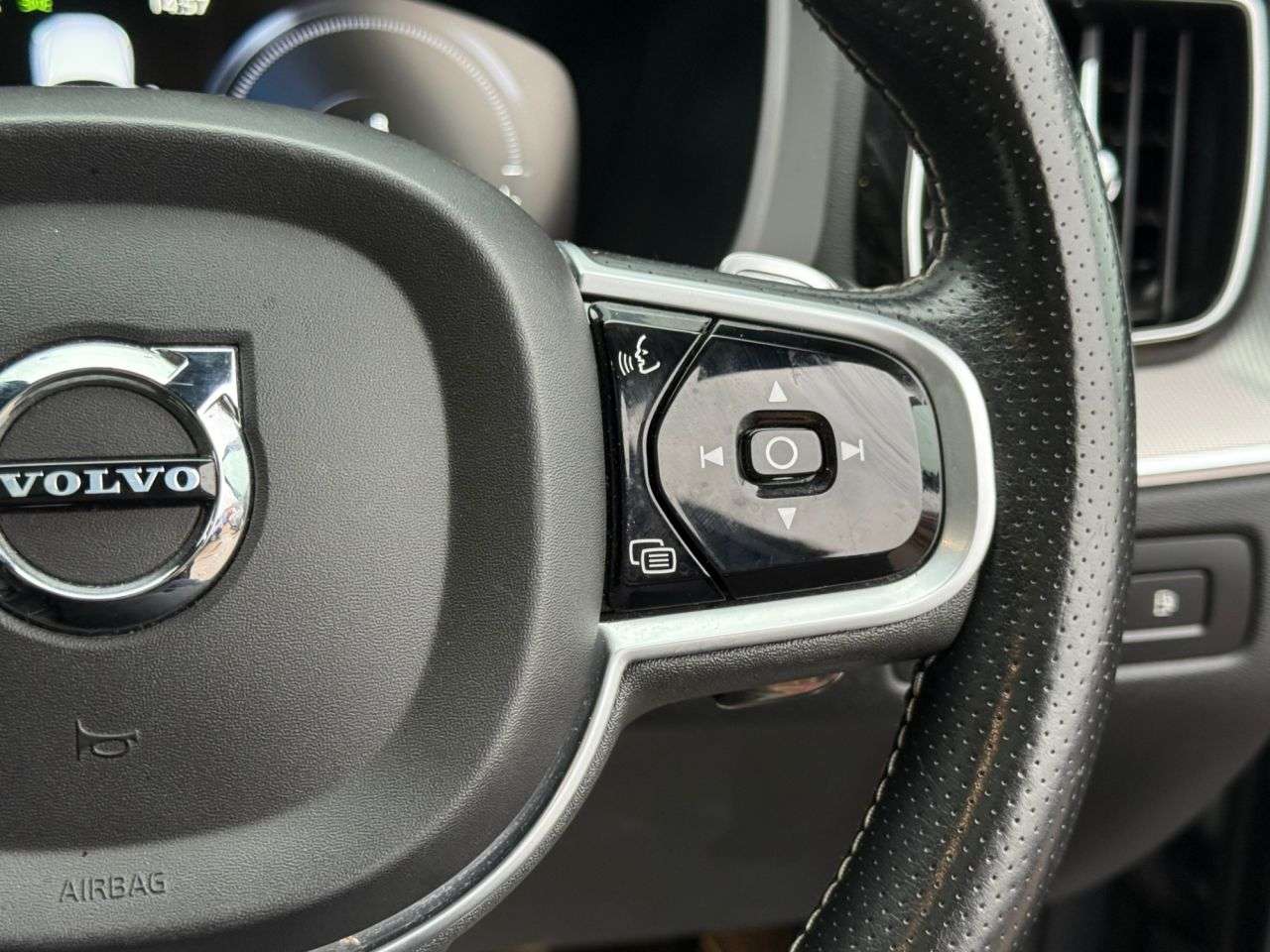 2019 VOLVO XC60 2019 VOLVO XC60