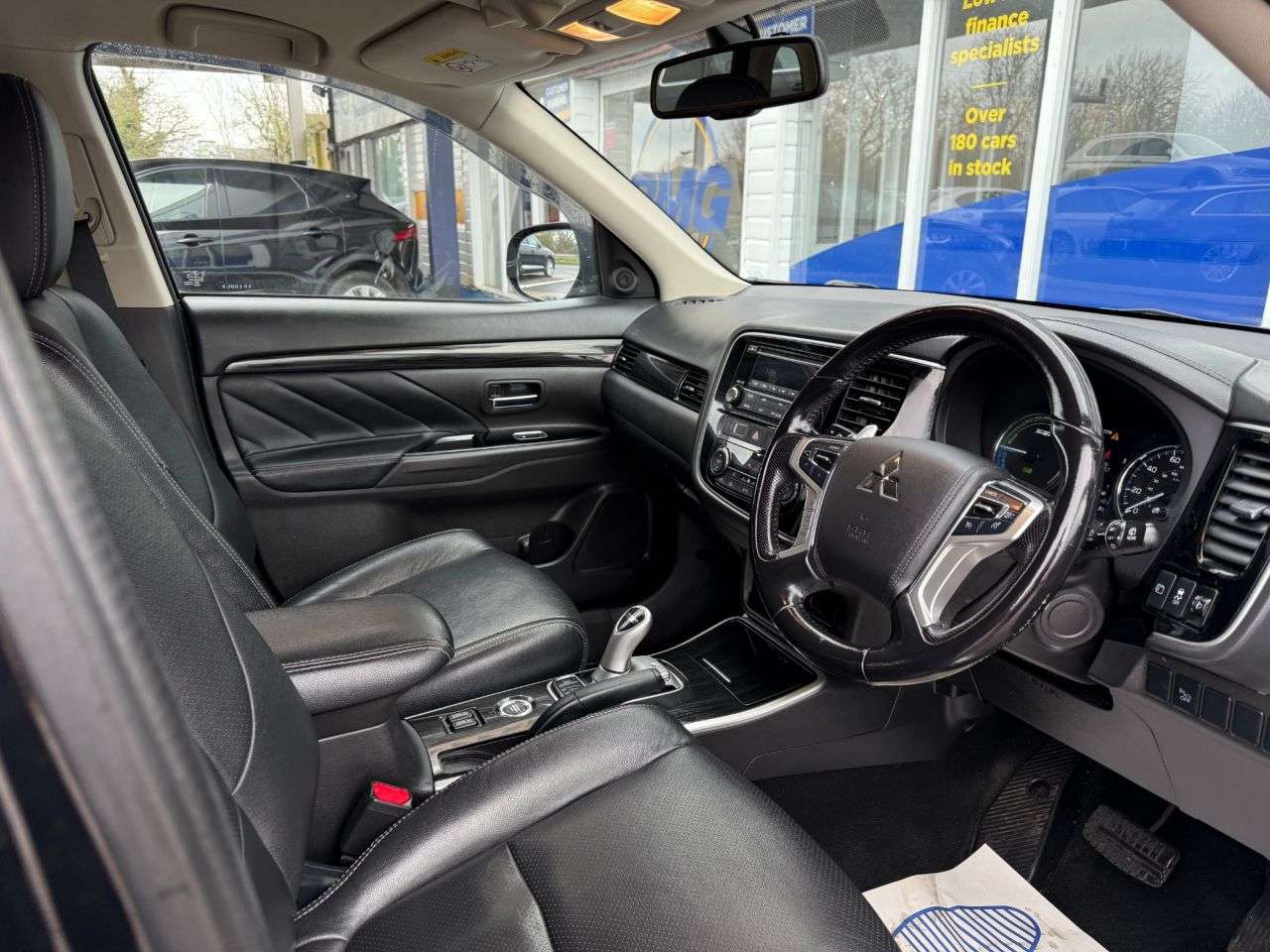 A 2016 MITSUBISHI OUTLANDER 2.0h 12kWh GX3h+ SUV 5dr Petrol Plug-in Hybrid CVT 4WD Euro 6 (s/s) (200 ps A 2016 MITSUBISHI OUTLANDER 2.0h 12kWh GX3h+ SUV 5dr Petrol Plug-in Hybrid CVT 4WD Euro 6 (s/s) (200 ps