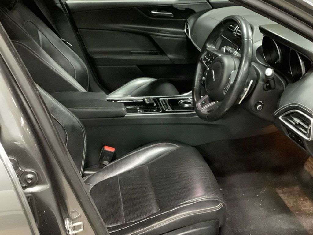 A 2017 JAGUAR XE 2.0d R-Sport Saloon 4dr Diesel Auto AWD Euro 6 (s/s) (240 ps) FULL LEATHER A 2017 JAGUAR XE 2.0d R-Sport Saloon 4dr Diesel Auto AWD Euro 6 (s/s) (240 ps) FULL LEATHER