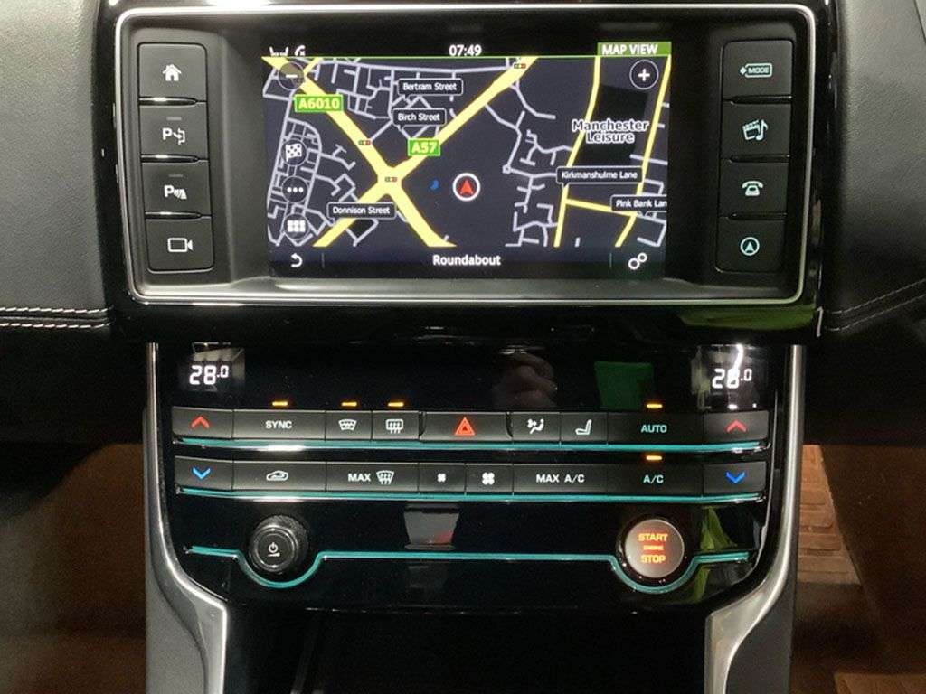 A 2017 JAGUAR XE 2.0d R-Sport Saloon 4dr Diesel Auto AWD Euro 6 (s/s) (240 ps) FULL LEATHER A 2017 JAGUAR XE 2.0d R-Sport Saloon 4dr Diesel Auto AWD Euro 6 (s/s) (240 ps) FULL LEATHER