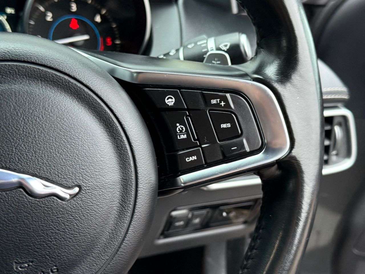 2017 JAGUAR XE 2017 JAGUAR XE