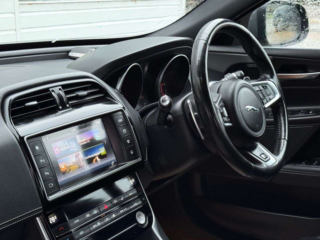 2017 JAGUAR XE 2017 JAGUAR XE