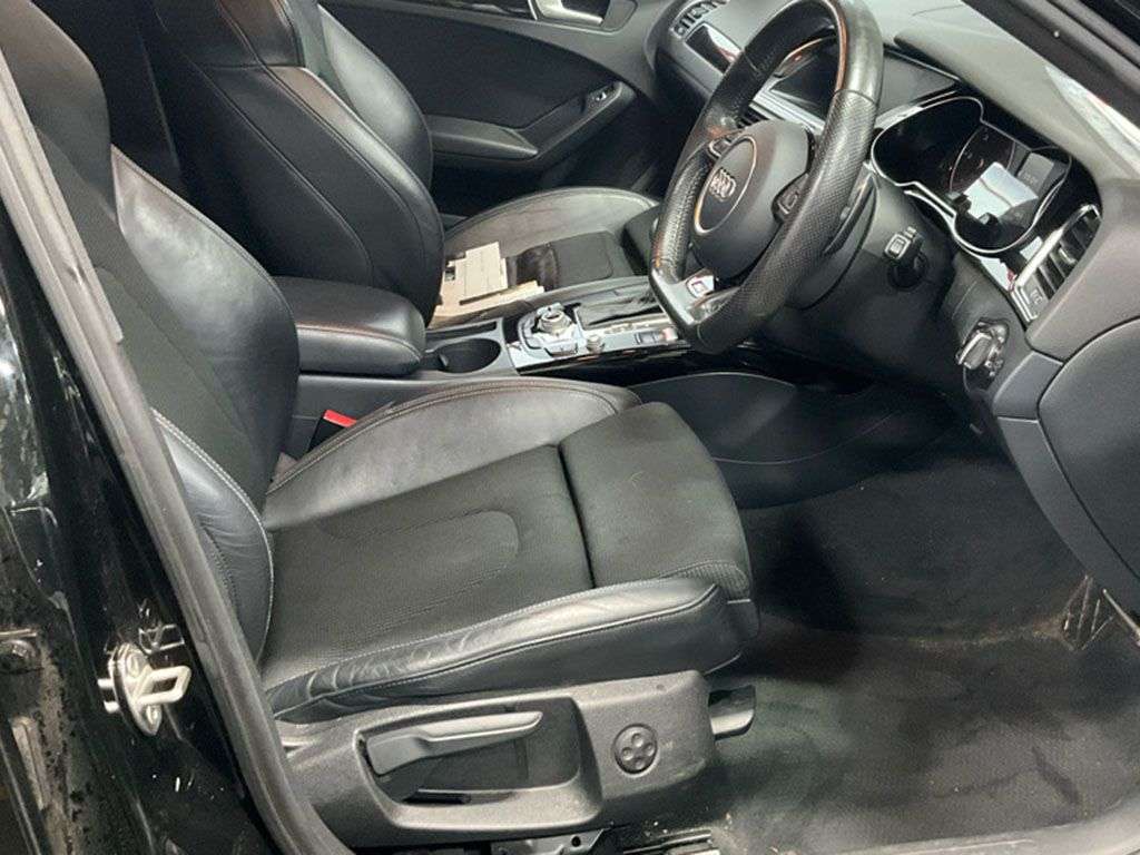 A 2015 AUDI A4 AVANT 2.0 TDI Black Edition Estate 5dr Diesel Multitronic Euro 6 (s/s) (Nav) (190 A 2015 AUDI A4 AVANT 2.0 TDI Black Edition Estate 5dr Diesel Multitronic Euro 6 (s/s) (Nav) (190