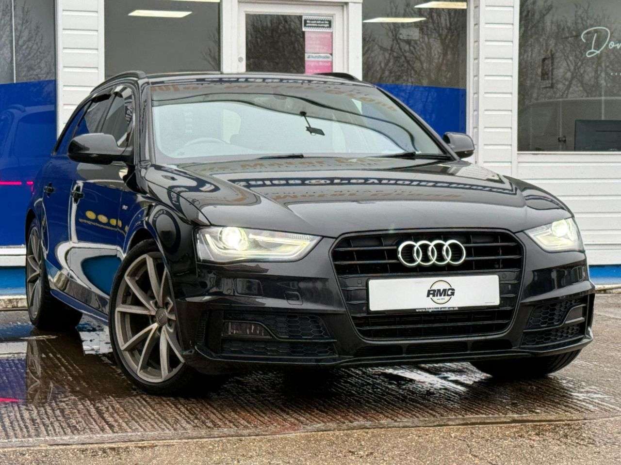 A 2015 AUDI A4 AVANT 2.0 TDI Black Edition Estate 5dr Diesel Multitronic Euro 6 (s/s) (Nav) (190 A 2015 AUDI A4 AVANT 2.0 TDI Black Edition Estate 5dr Diesel Multitronic Euro 6 (s/s) (Nav) (190