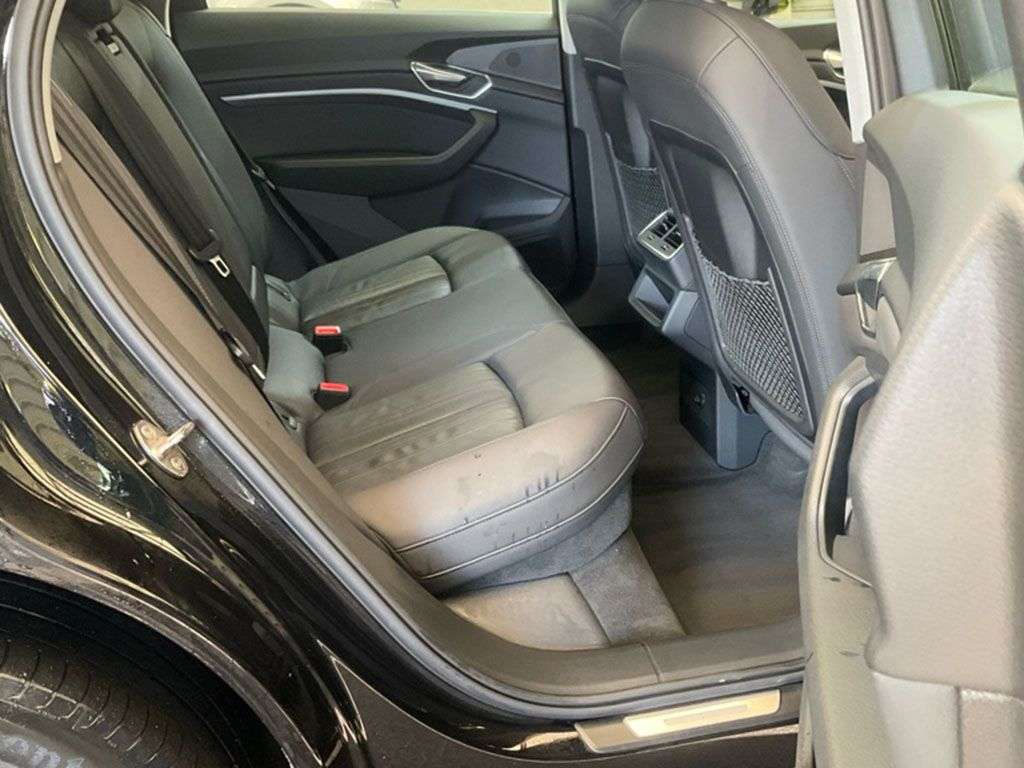 A 2021 AUDI E-TRON 50 Technik SUV 5dr Electric Auto quattro 71.2kWh (11kW Charger) (313 ps) GR A 2021 AUDI E-TRON 50 Technik SUV 5dr Electric Auto quattro 71.2kWh (11kW Charger) (313 ps) GR