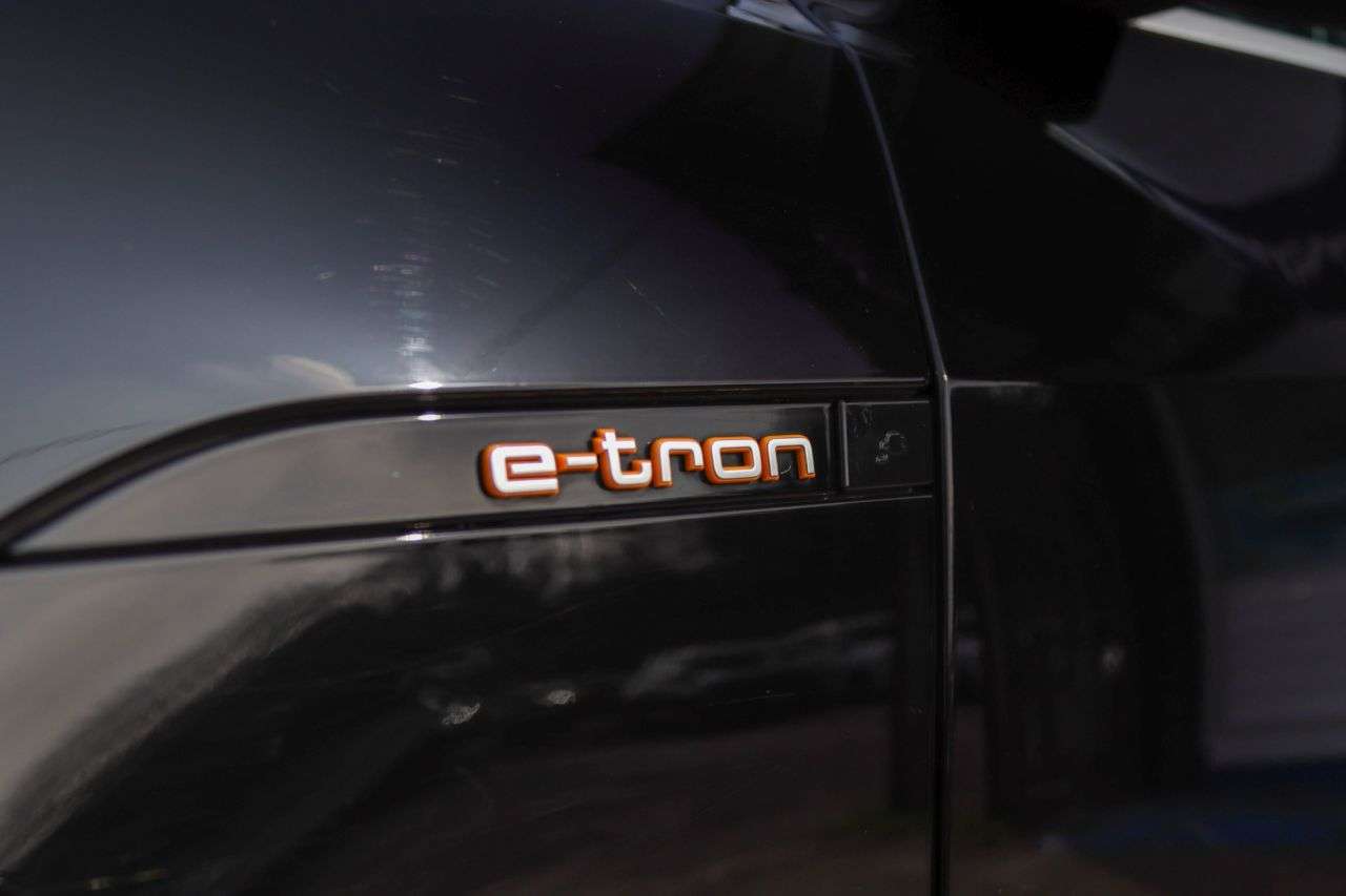 2021 AUDI E-TRON 2021 AUDI E-TRON
