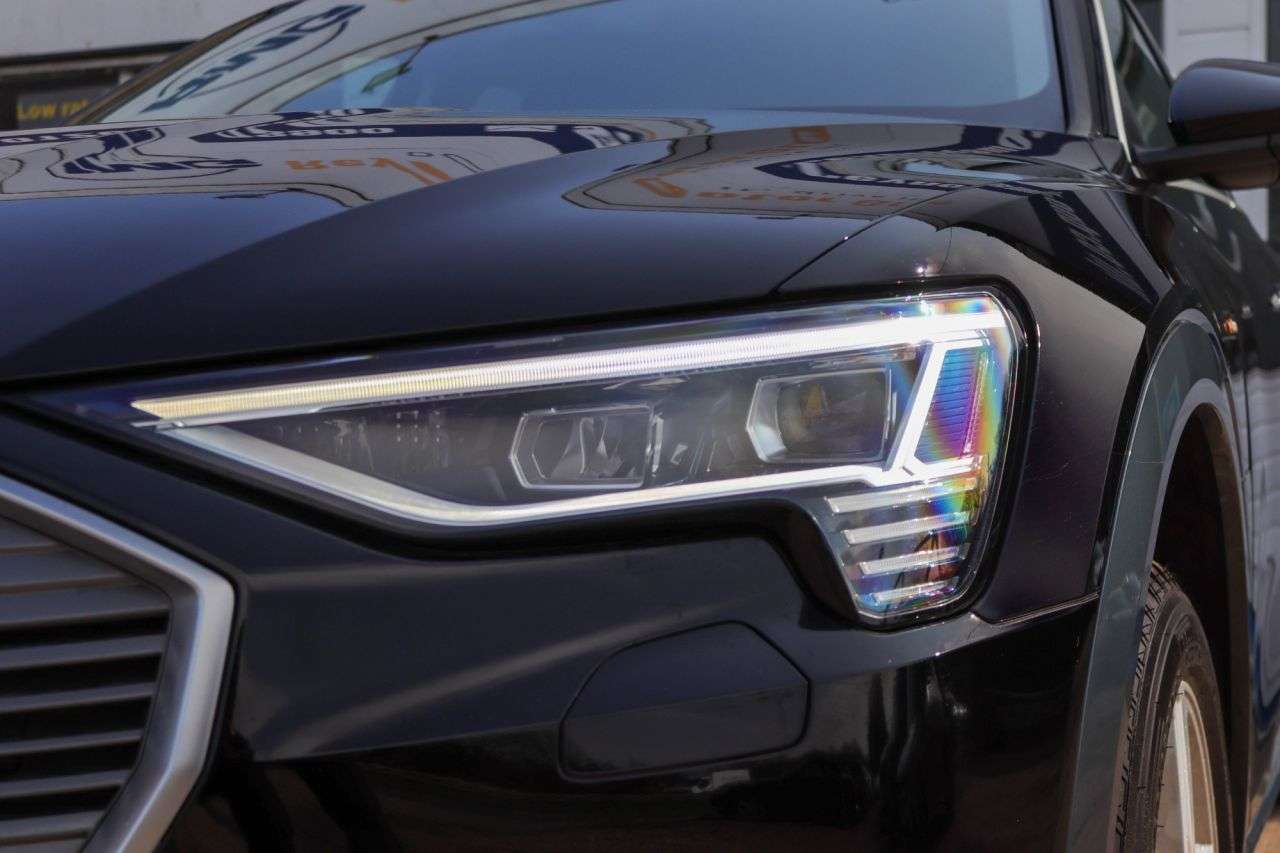 2021 AUDI E-TRON 2021 AUDI E-TRON