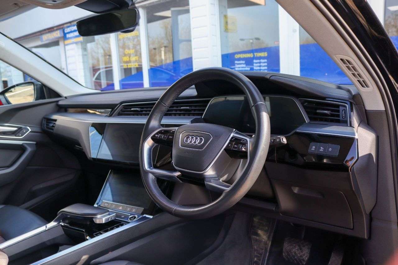 A 2021 AUDI E-TRON 50 Technik SUV 5dr Electric Auto quattro 71.2kWh (11kW Charger) (313 ps) GR A 2021 AUDI E-TRON 50 Technik SUV 5dr Electric Auto quattro 71.2kWh (11kW Charger) (313 ps) GR