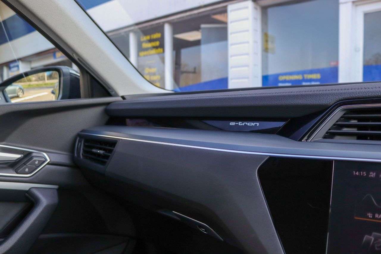 2021 AUDI E-TRON 2021 AUDI E-TRON