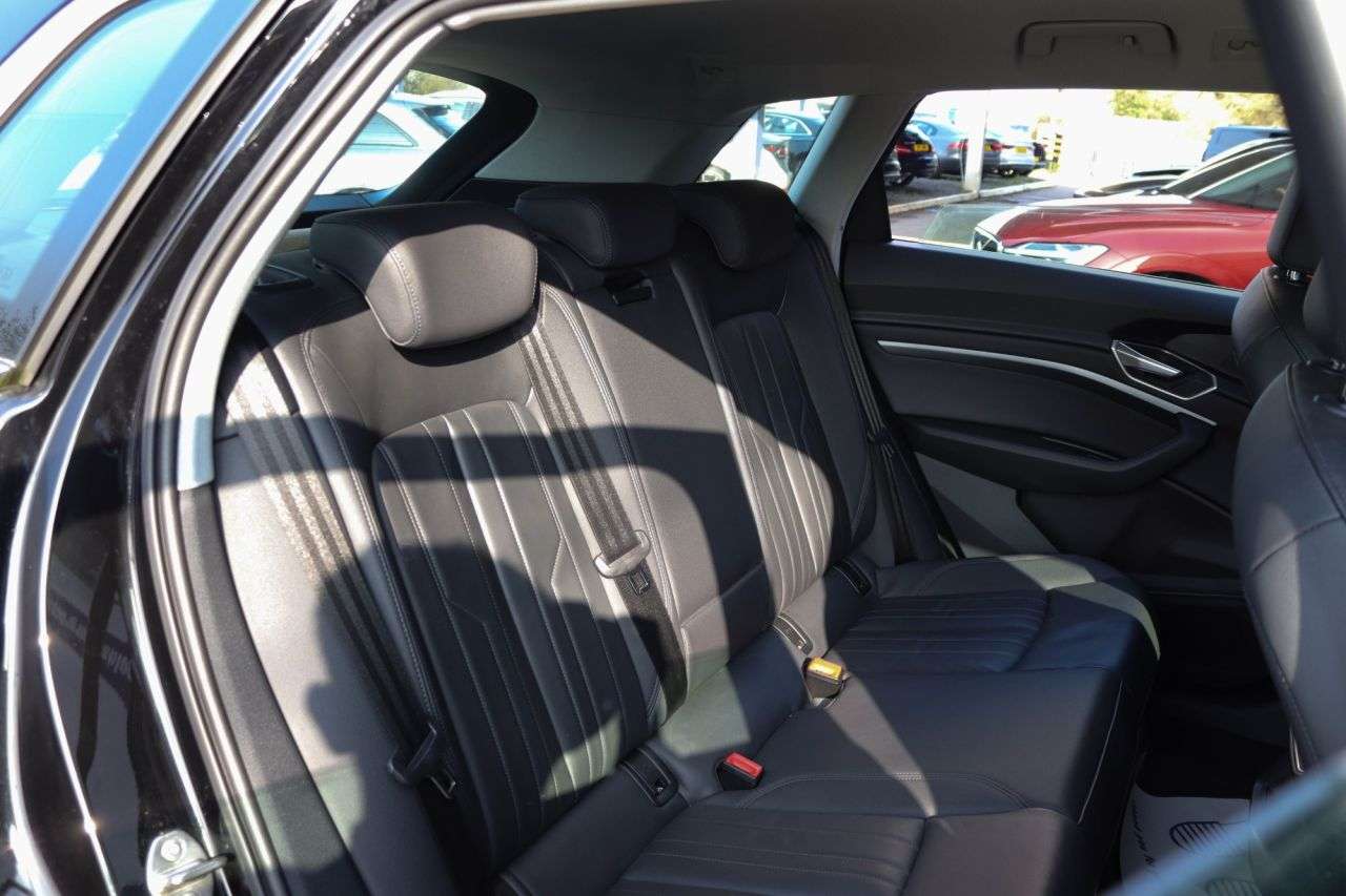 2021 AUDI E-TRON 2021 AUDI E-TRON