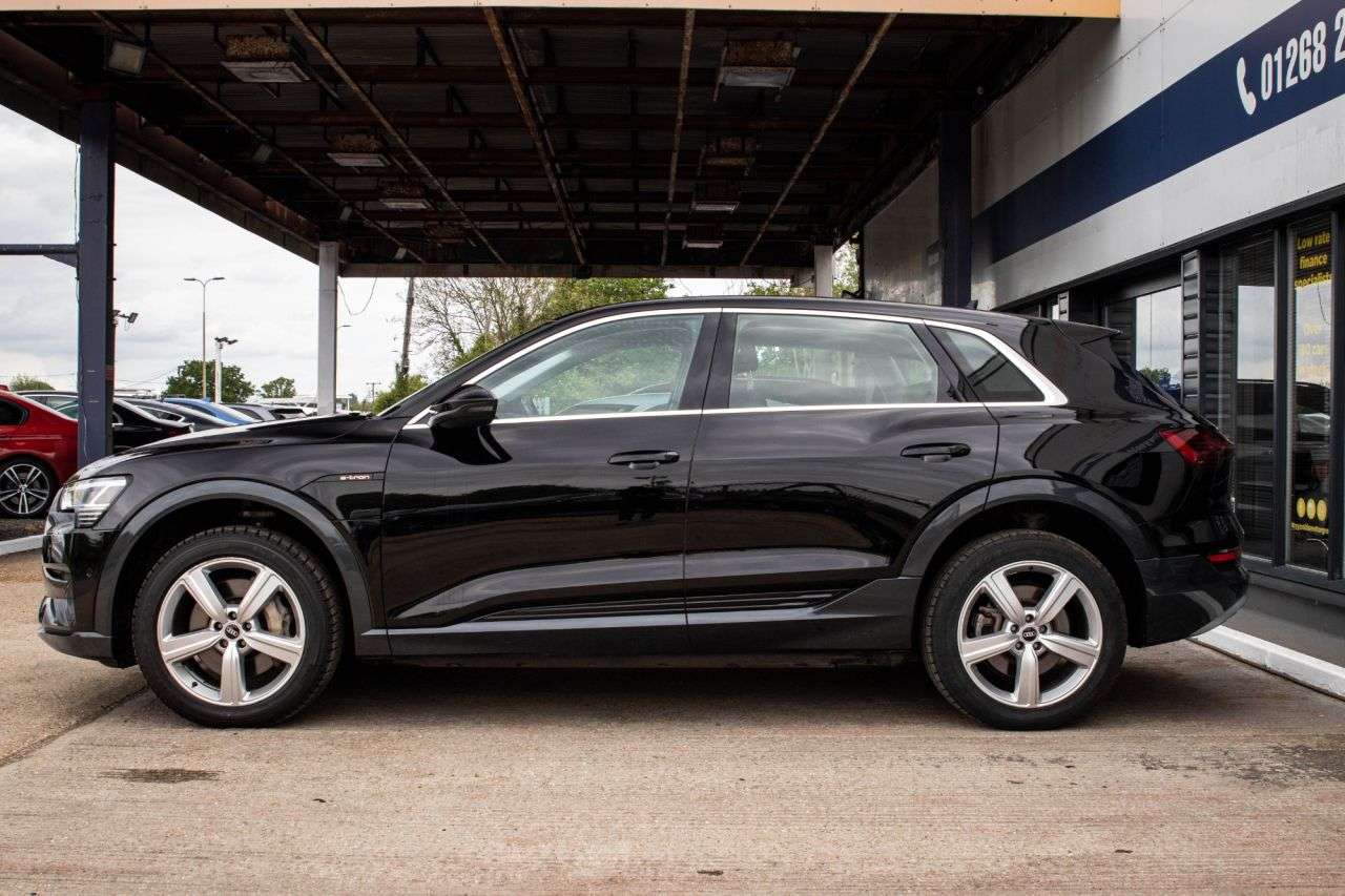 A 2021 AUDI E-TRON 50 Technik SUV 5dr Electric Auto quattro 71.2kWh (11kW Charger) (313 ps) GR A 2021 AUDI E-TRON 50 Technik SUV 5dr Electric Auto quattro 71.2kWh (11kW Charger) (313 ps) GR