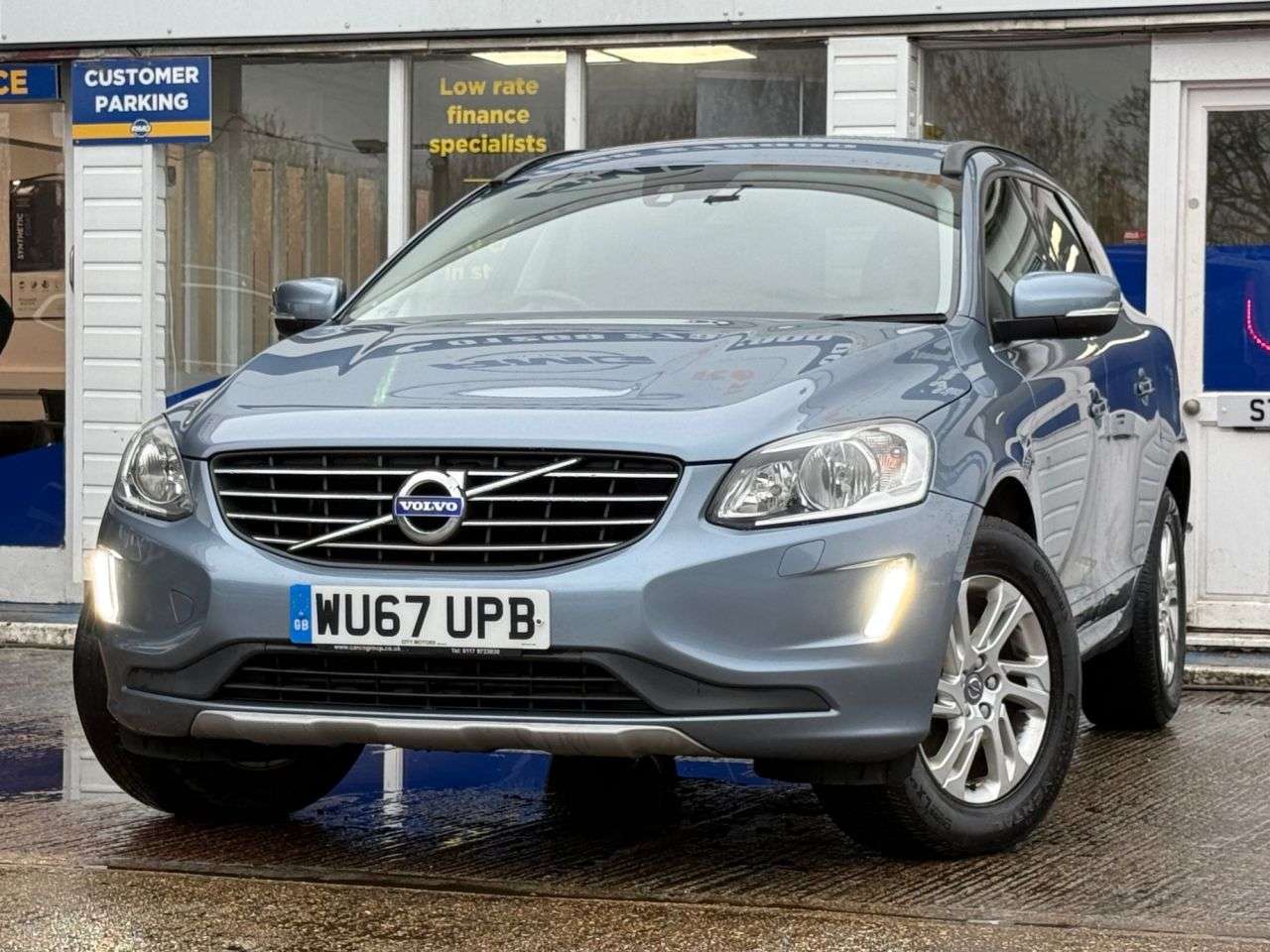 A 2017 VOLVO XC60 2.0 D4 SE Nav SUV 5dr Diesel Auto Euro 6 (s/s) (190 ps) A 2017 VOLVO XC60 2.0 D4 SE Nav SUV 5dr Diesel Auto Euro 6 (s/s) (190 ps)