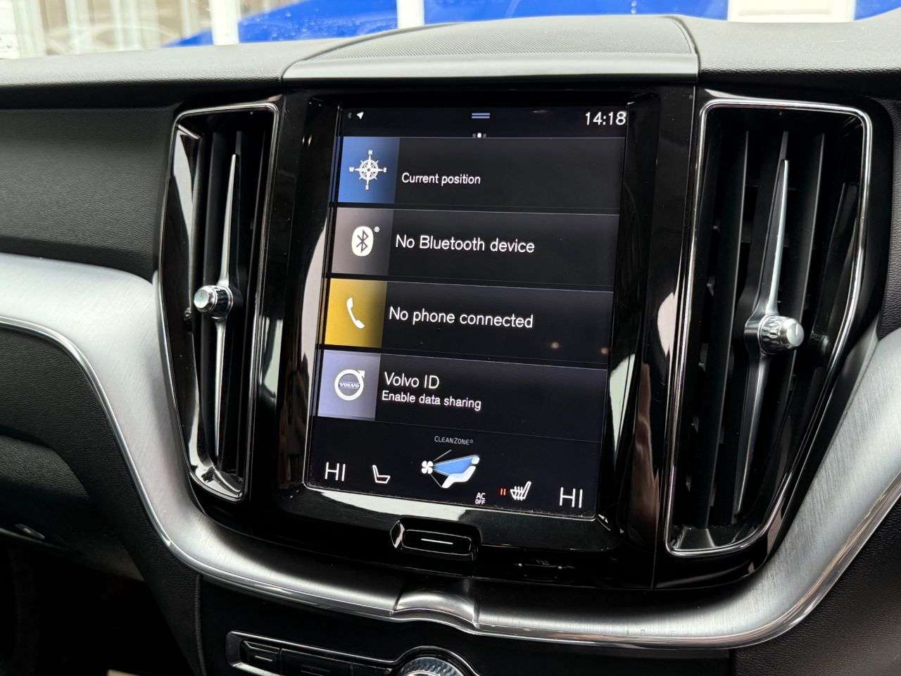 A 2019 VOLVO XC60 2.0 T4 Edition SUV 5dr Petrol Auto Euro 6 (s/s) (190 ps) FULL SERVICE HISTO A 2019 VOLVO XC60 2.0 T4 Edition SUV 5dr Petrol Auto Euro 6 (s/s) (190 ps) FULL SERVICE HISTO