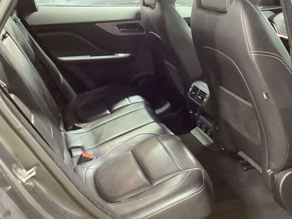 A 2017 JAGUAR F-PACE 2.0 D180 R-Sport SUV 5dr Diesel Auto AWD Euro 6 (s/s) (180 ps) HEATED SEATS A 2017 JAGUAR F-PACE 2.0 D180 R-Sport SUV 5dr Diesel Auto AWD Euro 6 (s/s) (180 ps) HEATED SEATS