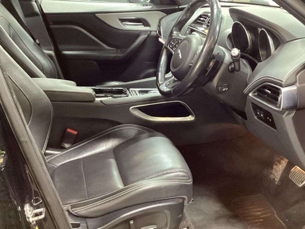 A 2017 JAGUAR F-PACE 2.0 D180 R-Sport SUV 5dr Diesel Auto AWD Euro 6 (s/s) (180 ps) HEATED SEATS A 2017 JAGUAR F-PACE 2.0 D180 R-Sport SUV 5dr Diesel Auto AWD Euro 6 (s/s) (180 ps) HEATED SEATS