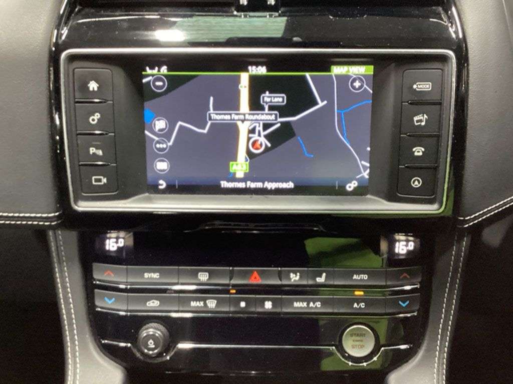 A 2017 JAGUAR F-PACE 2.0 D180 R-Sport SUV 5dr Diesel Auto AWD Euro 6 (s/s) (180 ps) HEATED SEATS A 2017 JAGUAR F-PACE 2.0 D180 R-Sport SUV 5dr Diesel Auto AWD Euro 6 (s/s) (180 ps) HEATED SEATS