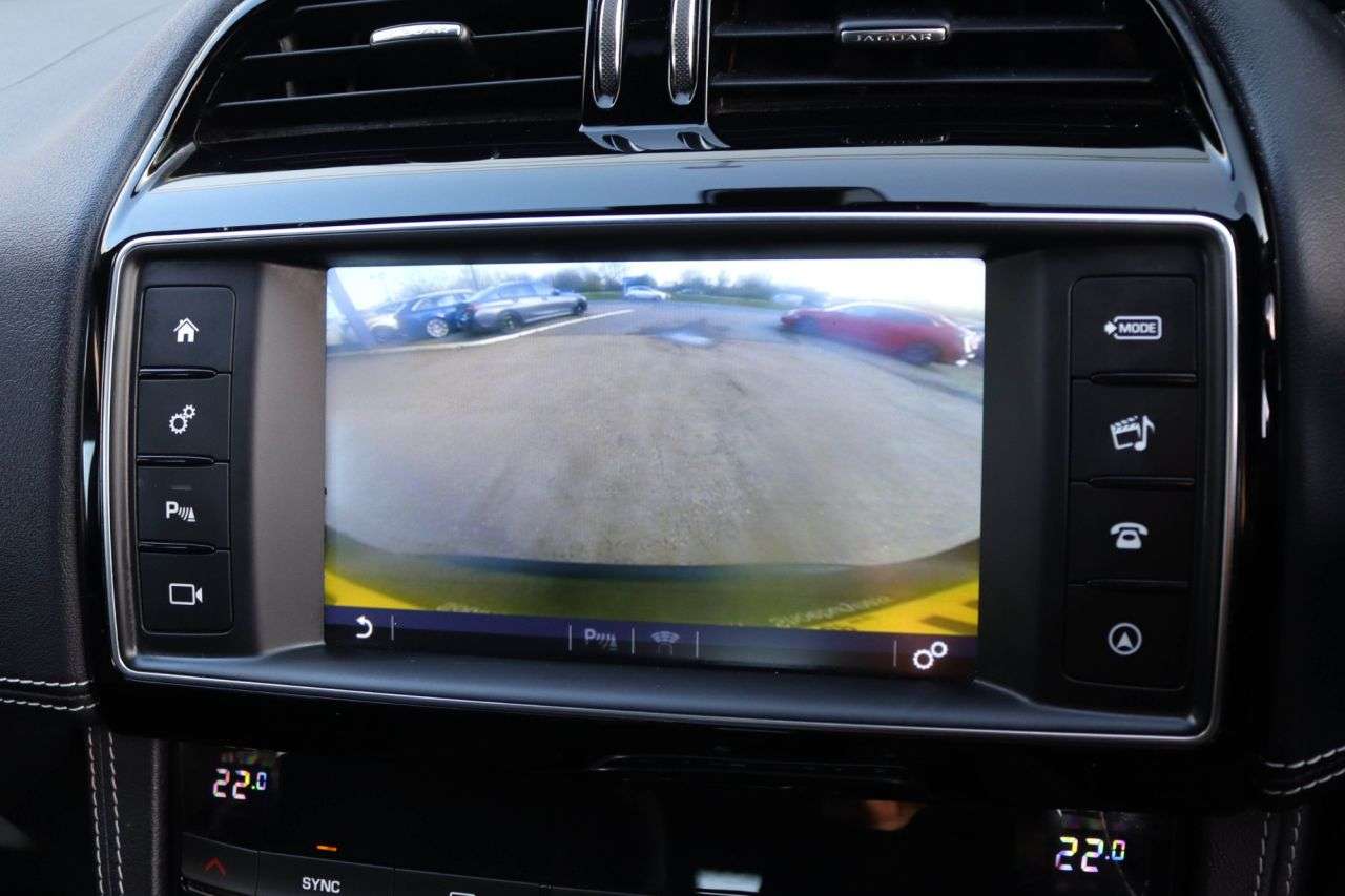 A 2017 JAGUAR F-PACE 2.0 D180 R-Sport SUV 5dr Diesel Auto AWD Euro 6 (s/s) (180 ps) HEATED SEATS A 2017 JAGUAR F-PACE 2.0 D180 R-Sport SUV 5dr Diesel Auto AWD Euro 6 (s/s) (180 ps) HEATED SEATS