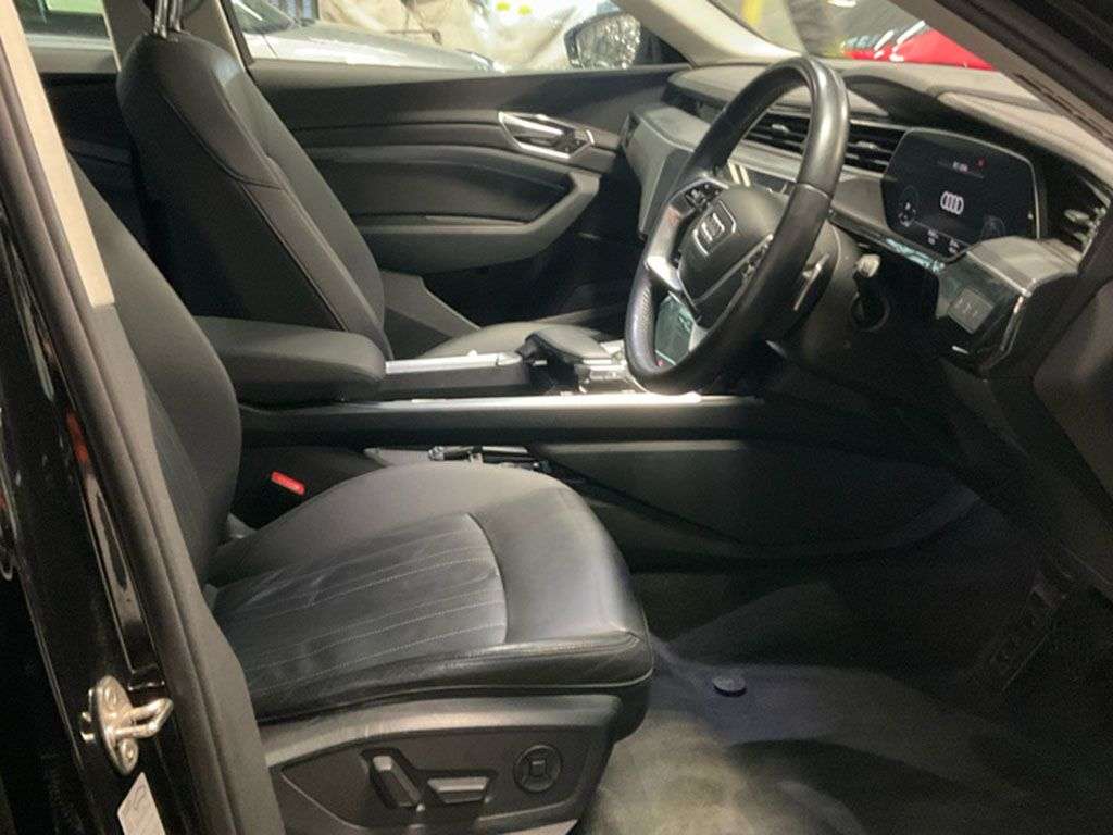 A 2020 AUDI E-TRON 50 Technik SUV 5dr Electric Auto quattro 71.2kWh (313 ps) 20" ALLOYS A 2020 AUDI E-TRON 50 Technik SUV 5dr Electric Auto quattro 71.2kWh (313 ps) 20" ALLOYS