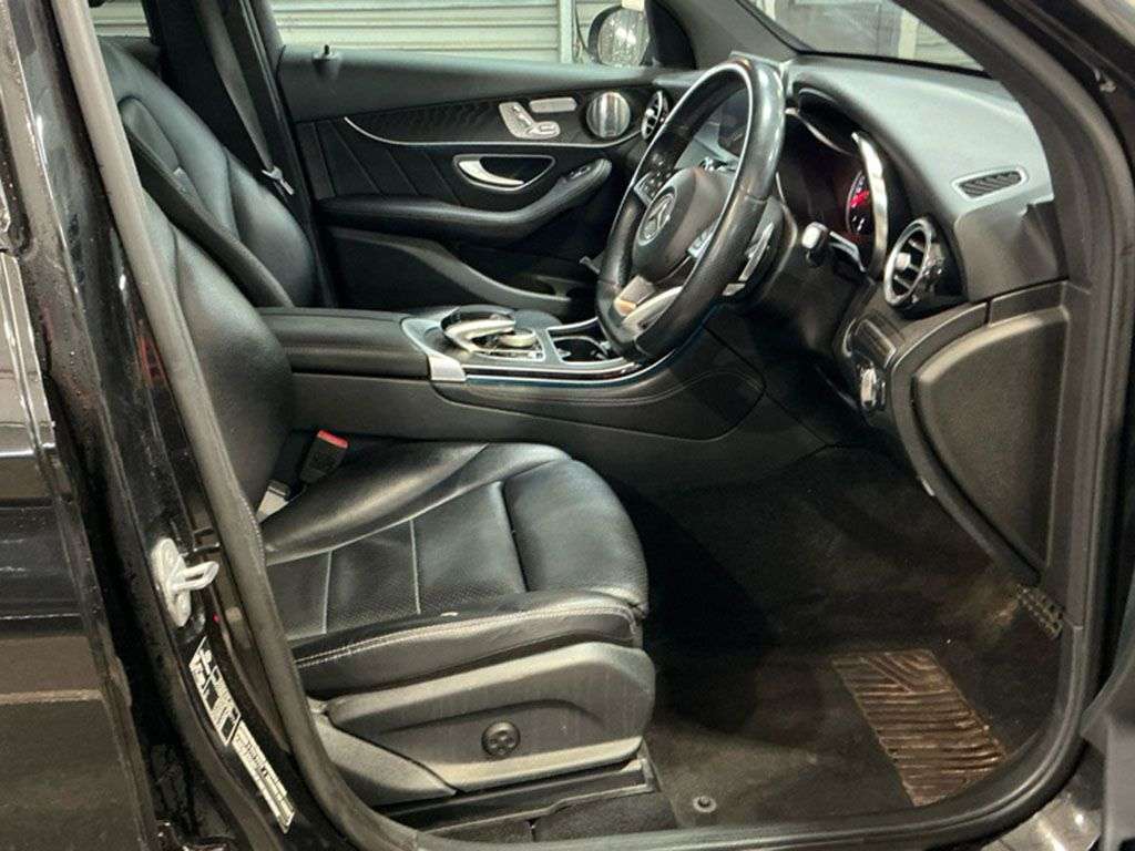 A 2018 MERCEDES-BENZ GLC 2.1 GLC250d AMG Line (Premium Plus) SUV 5dr Diesel G-Tronic 4MATIC Euro 6 ( A 2018 MERCEDES-BENZ GLC 2.1 GLC250d AMG Line (Premium Plus) SUV 5dr Diesel G-Tronic 4MATIC Euro 6 (