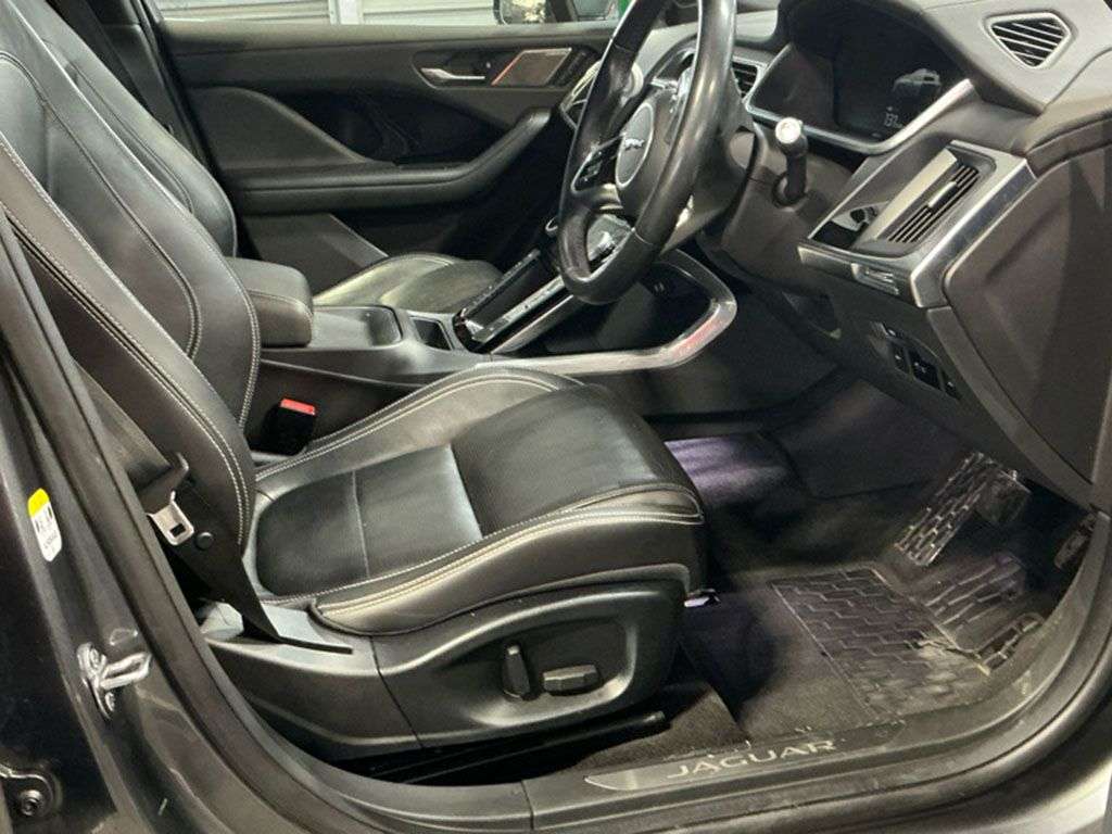 A 2019 JAGUAR I-PACE 400 90kWh SE SUV 5dr Electric Auto 4WD (400 ps) LEATHER TRIM / CLIMATE CONT A 2019 JAGUAR I-PACE 400 90kWh SE SUV 5dr Electric Auto 4WD (400 ps) LEATHER TRIM / CLIMATE CONT