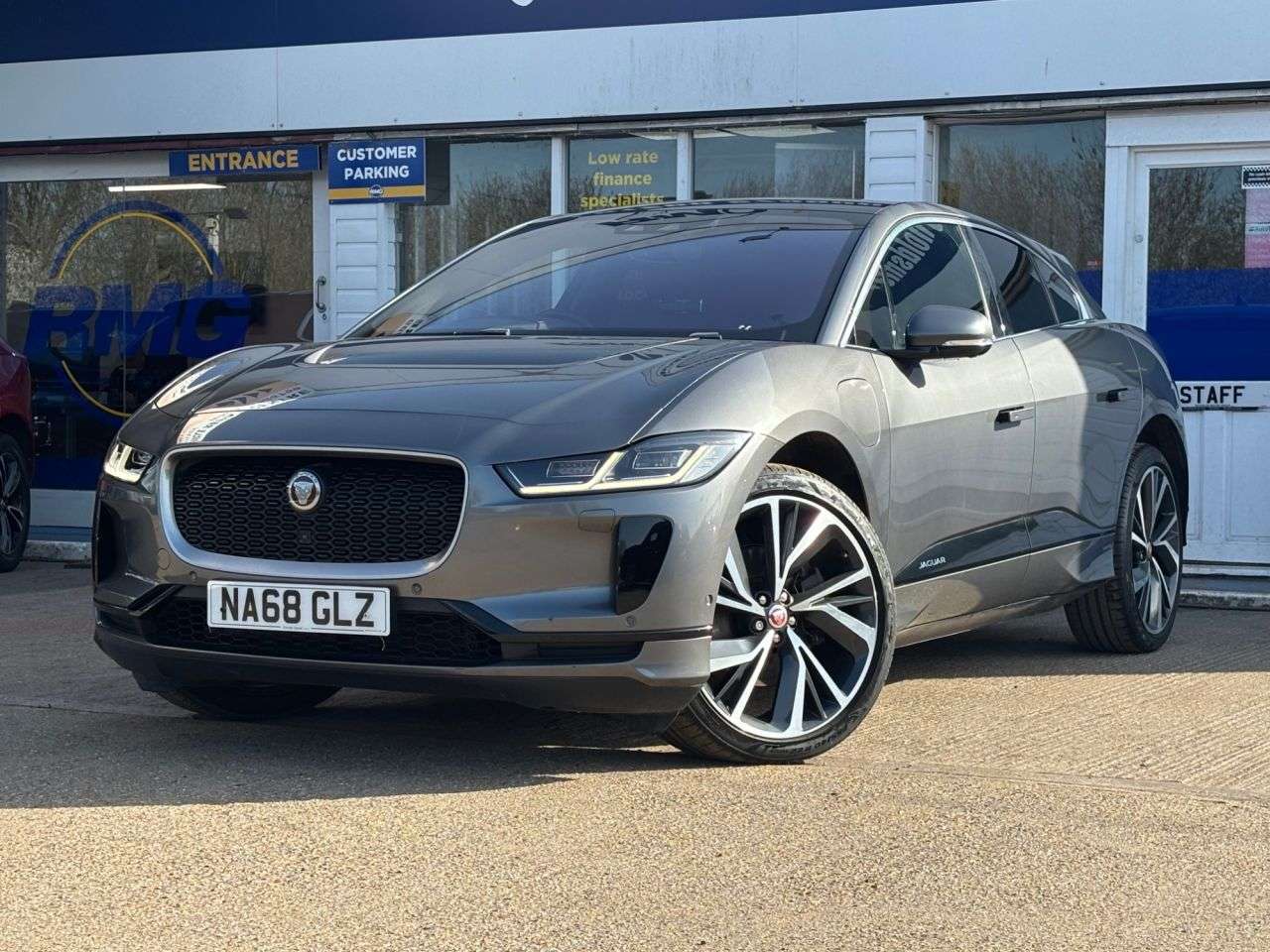 A 2019 JAGUAR I-PACE 400 90kWh SE SUV 5dr Electric Auto 4WD (400 ps) LEATHER TRIM / CLIMATE CONT A 2019 JAGUAR I-PACE 400 90kWh SE SUV 5dr Electric Auto 4WD (400 ps) LEATHER TRIM / CLIMATE CONT