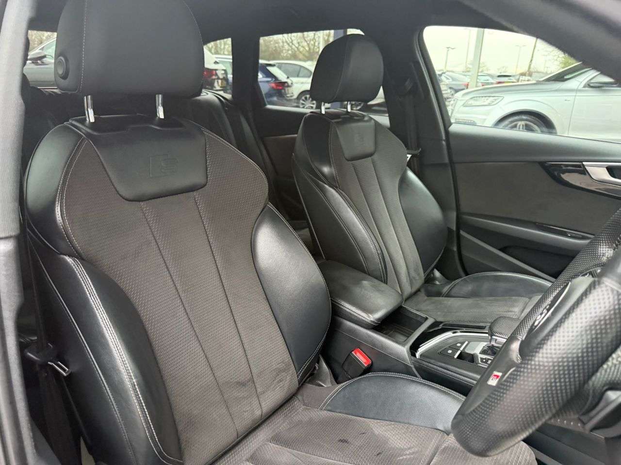 A 2019 AUDI A4 AVANT 2.0 TFSI 40 Black Edition Estate 5dr Petrol S Tronic Euro 6 (s/s) (190 ps) A 2019 AUDI A4 AVANT 2.0 TFSI 40 Black Edition Estate 5dr Petrol S Tronic Euro 6 (s/s) (190 ps)