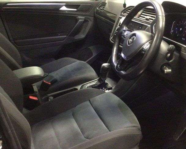 A 2020 VOLKSWAGEN TIGUAN 1.5 TSI EVO SEL SUV 5dr Petrol DSG Euro 6 (s/s) (150 ps) SAT NAV / PARKING A 2020 VOLKSWAGEN TIGUAN 1.5 TSI EVO SEL SUV 5dr Petrol DSG Euro 6 (s/s) (150 ps) SAT NAV / PARKING