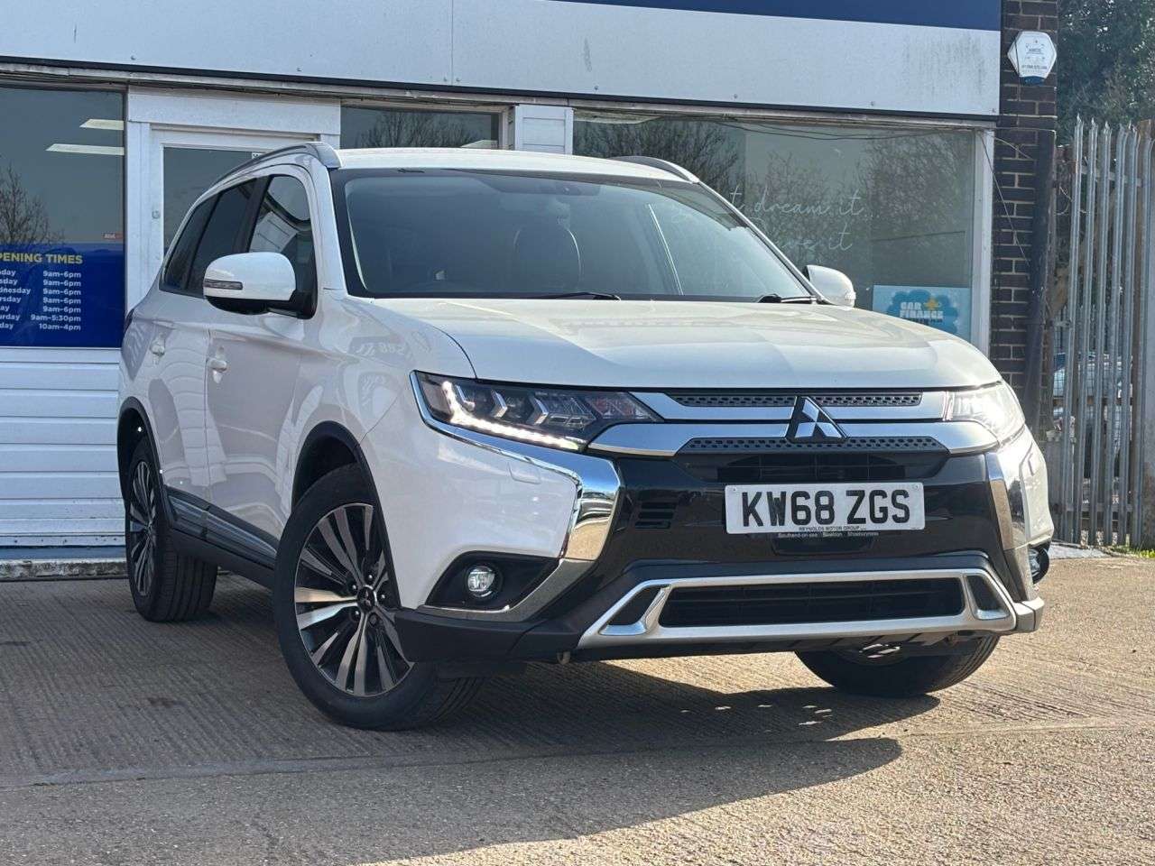 A 2019 MITSUBISHI OUTLANDER 2.0 MIVEC 4 SUV 5dr Petrol CVT 4WD Euro 6 (s/s) (150 ps) LOW MILES / 1 FORM A 2019 MITSUBISHI OUTLANDER 2.0 MIVEC 4 SUV 5dr Petrol CVT 4WD Euro 6 (s/s) (150 ps) LOW MILES / 1 FORM