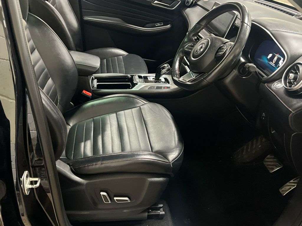 A 2021 MG MG HS 1.5 T-GDI 16.6kWh Exclusive SUV 5dr Petrol Plug-in Hybrid Auto Euro 6 (s/s) A 2021 MG MG HS 1.5 T-GDI 16.6kWh Exclusive SUV 5dr Petrol Plug-in Hybrid Auto Euro 6 (s/s)
