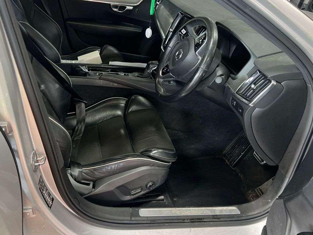 A 2018 VOLVO S90 2.0 D4 R-Design Saloon 4dr Diesel Auto Euro 6 (s/s) (190 ps) HDD NAV / ADAP A 2018 VOLVO S90 2.0 D4 R-Design Saloon 4dr Diesel Auto Euro 6 (s/s) (190 ps) HDD NAV / ADAP