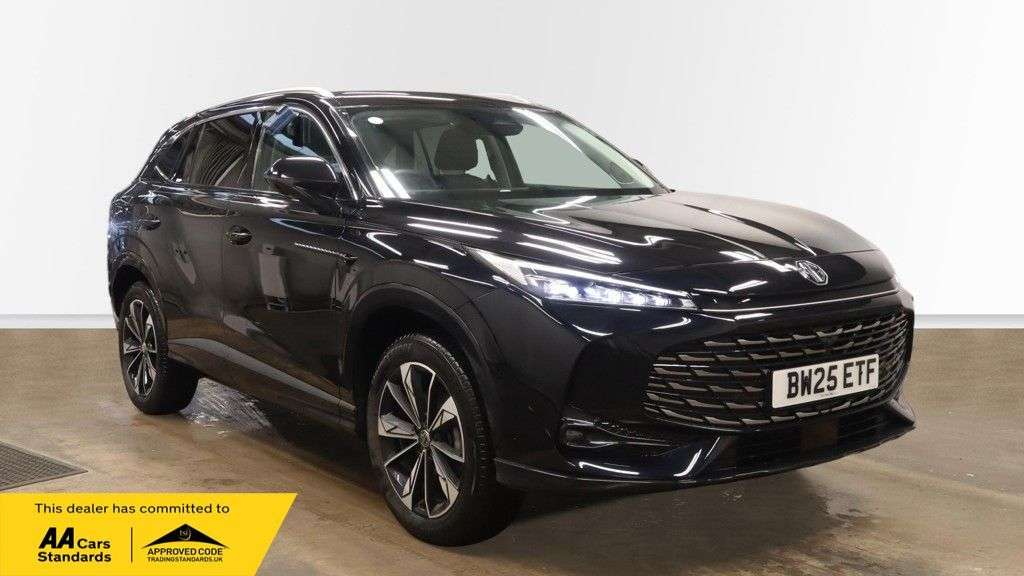 A 2025 MG MG HS 1.5 T-GDI SE SUV 5dr Petrol DCT Euro 6 (s/s) (169 ps) A 2025 MG MG HS 1.5 T-GDI SE SUV 5dr Petrol DCT Euro 6 (s/s) (169 ps)