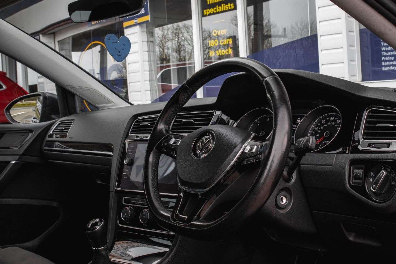 A 2017 VOLKSWAGEN GOLF 1.6 TDI BlueMotion Tech GT Hatchback 5dr Diesel Manual Euro 6 (s/s) (115 ps A 2017 VOLKSWAGEN GOLF 1.6 TDI BlueMotion Tech GT Hatchback 5dr Diesel Manual Euro 6 (s/s) (115 ps