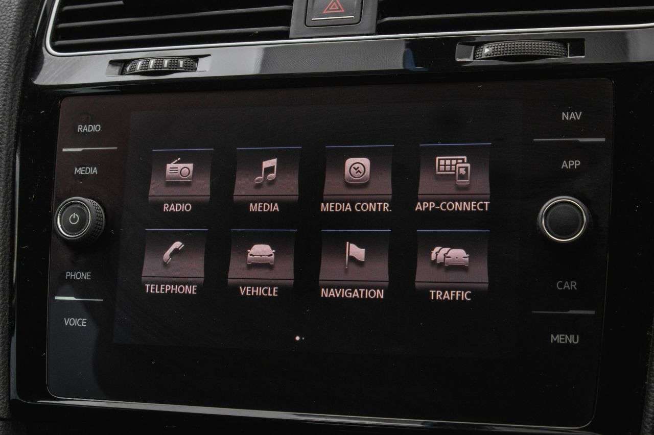 A 2017 VOLKSWAGEN GOLF 1.6 TDI BlueMotion Tech GT Hatchback 5dr Diesel Manual Euro 6 (s/s) (115 ps A 2017 VOLKSWAGEN GOLF 1.6 TDI BlueMotion Tech GT Hatchback 5dr Diesel Manual Euro 6 (s/s) (115 ps