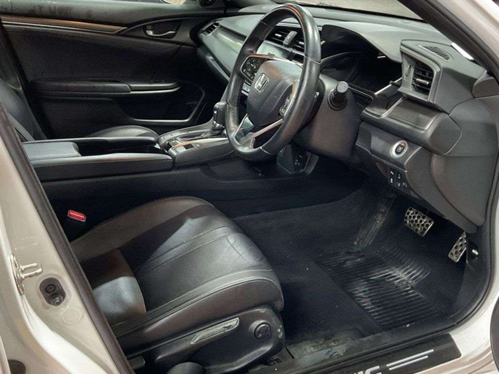 A 2017 HONDA CIVIC 1.0 VTEC Turbo EX Hatchback 5dr Petrol CVT Euro 6 (s/s) (129 ps) HEATED SEA A 2017 HONDA CIVIC 1.0 VTEC Turbo EX Hatchback 5dr Petrol CVT Euro 6 (s/s) (129 ps) HEATED SEA