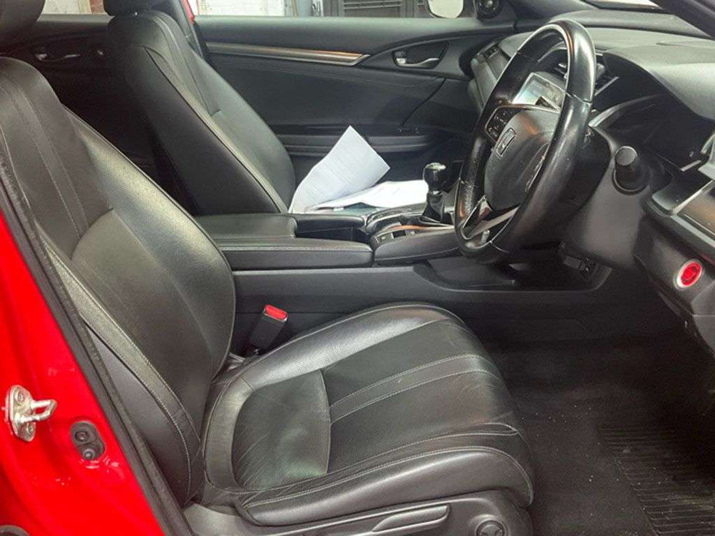 A 2018 HONDA CIVIC 1.6 i-DTEC EX Hatchback 5dr Diesel Manual Euro 6 (s/s) (120 ps) PAN ROOF / A 2018 HONDA CIVIC 1.6 i-DTEC EX Hatchback 5dr Diesel Manual Euro 6 (s/s) (120 ps) PAN ROOF /