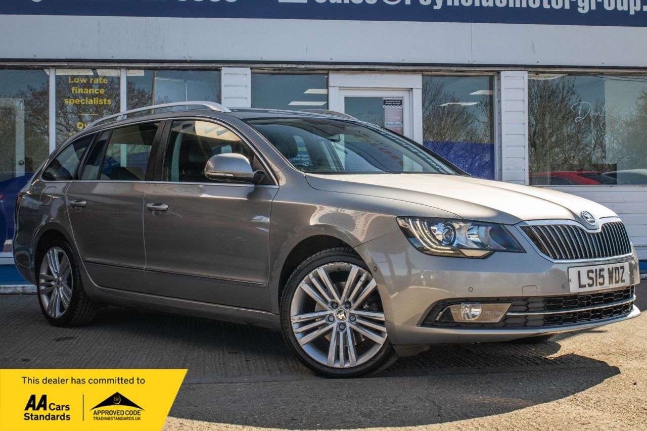 A 2015 SKODA SUPERB 2.0 TDI Elegance Estate 5dr Diesel DSG 4WD Euro 5 (s/s) (170 ps) 1 OWNER / A 2015 SKODA SUPERB 2.0 TDI Elegance Estate 5dr Diesel DSG 4WD Euro 5 (s/s) (170 ps) 1 OWNER /