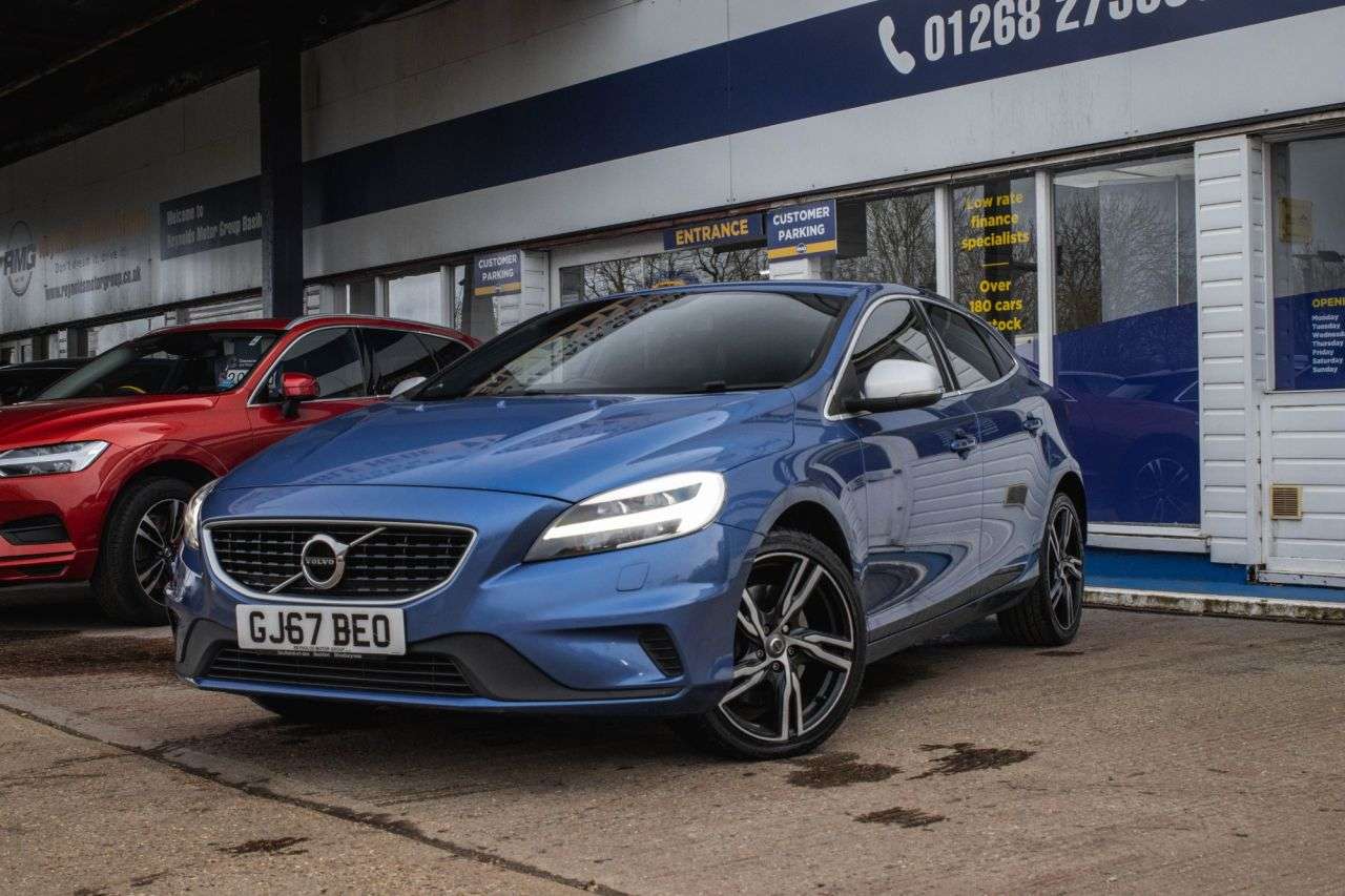 2017 VOLVO V40 2017 VOLVO V40
