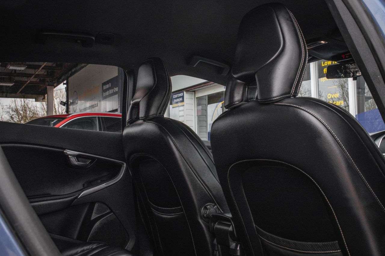 2017 VOLVO V40 2017 VOLVO V40