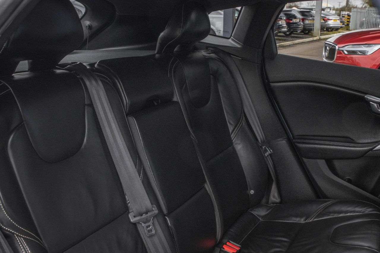 2017 VOLVO V40 2017 VOLVO V40