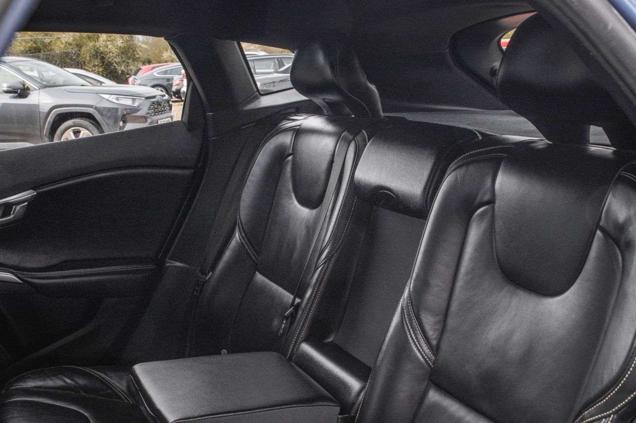 2017 VOLVO V40 2017 VOLVO V40