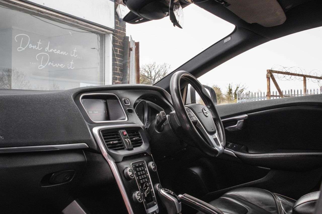 2017 VOLVO V40 2017 VOLVO V40