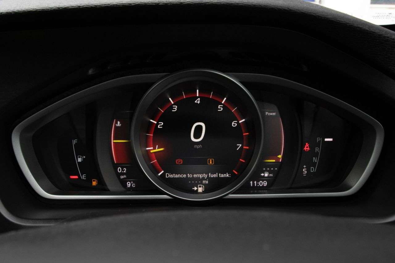 2017 VOLVO V40 2017 VOLVO V40