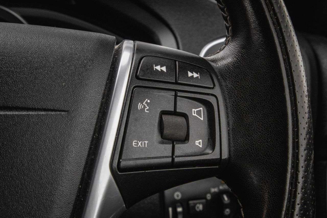 2017 VOLVO V40 2017 VOLVO V40