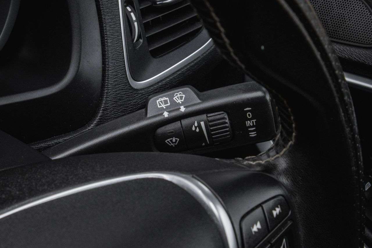 2017 VOLVO V40 2017 VOLVO V40