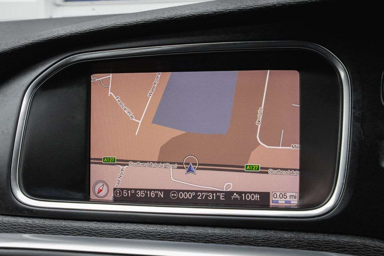 A 2017 VOLVO V40 1.5 T3 R-Design Pro Hatchback 5dr Petrol Auto Euro 6 (s/s) (152 ps) A 2017 VOLVO V40 1.5 T3 R-Design Pro Hatchback 5dr Petrol Auto Euro 6 (s/s) (152 ps)